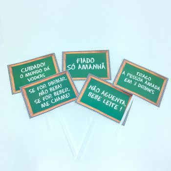 Featured image of post Frases Para Plaquinhas De Festa Veja mais ideias sobre plaquinhas divertidas para festa plaquinhas para festas placas de aniversario